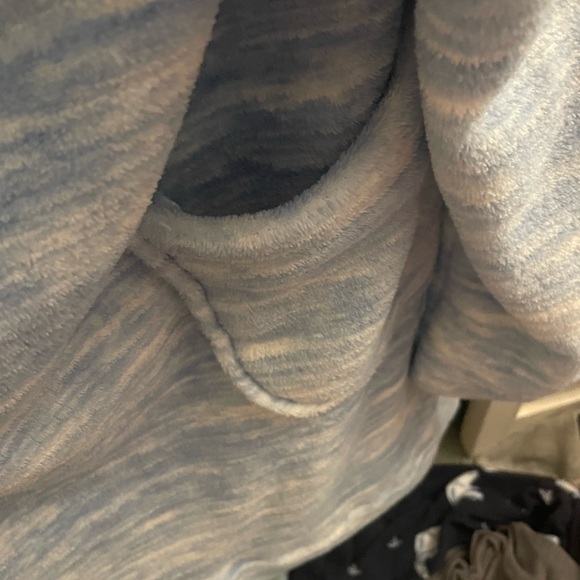 Light blue and white Stan Herman turtleneck fleecy winter top with pockets - Picture 5 of 5